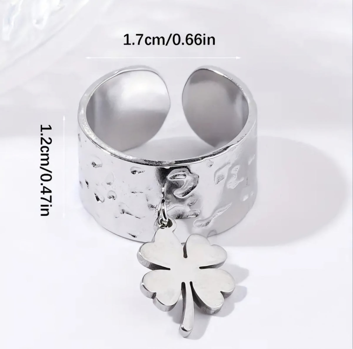 Bague breloque argentée trèfle à quatre feuilles AVA