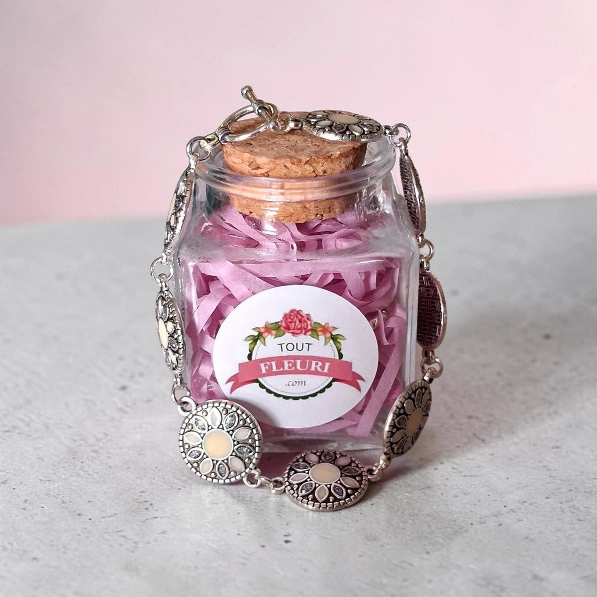 Bracelet Bohème Fleur Argenté - Émail Blanc & Strass - Livré en Petit Pot en Verre Tout Fleuri