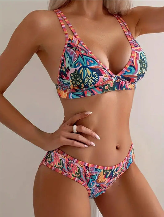 Joli maillot de bain deux pièces coloré tropical