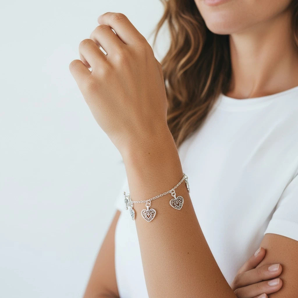 Bracelet Breloques Cœurs Ajourés - Livré dans son Écrin en Verre | Tout Fleuri